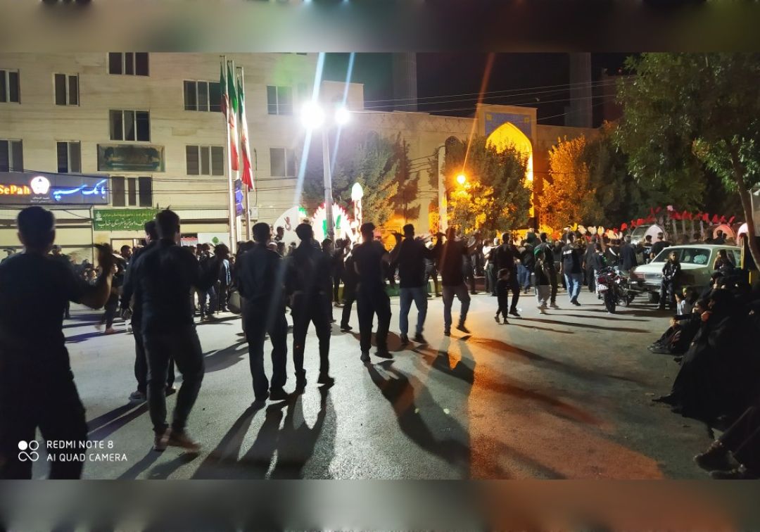 برپایی دسته‌های عزاداری و سینه‌زنی در شب تاسوعا