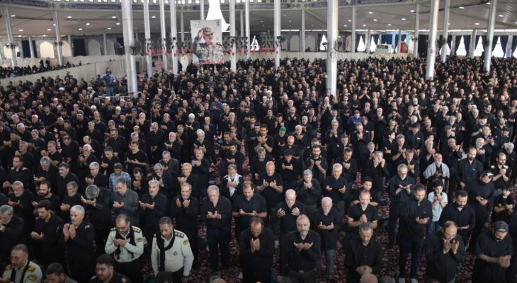 اقامه نماز ظهر عاشورا در مصلای اراک